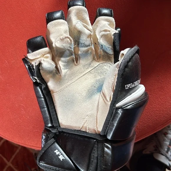 ITECH 14” hockey gloves  Good condition - Picture 2 of 7